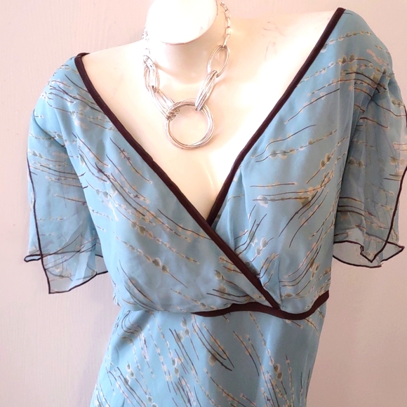 Believe Woman Blue Cross V-Neck - Picture 2 of 4